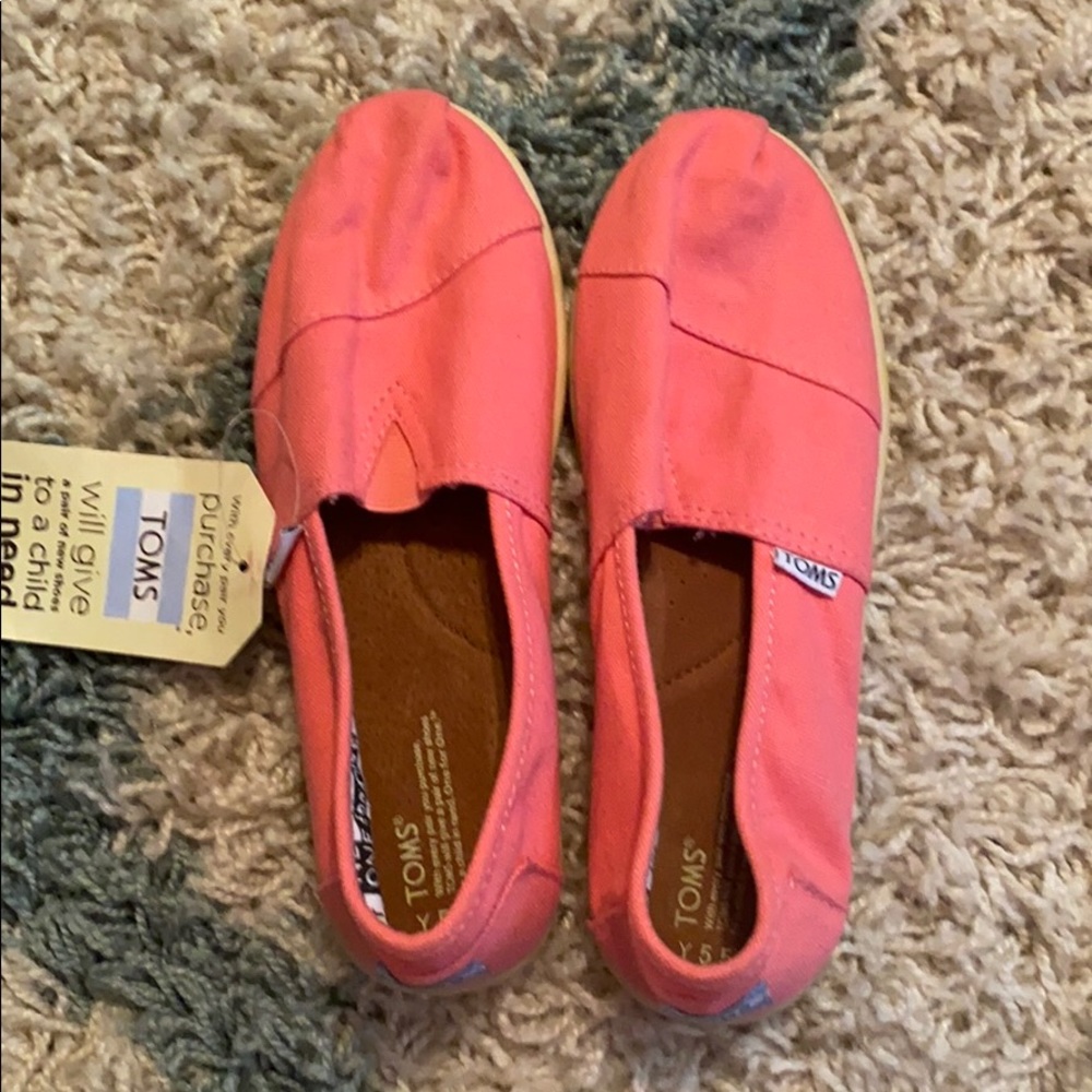 Pink canvas TOMS shoes